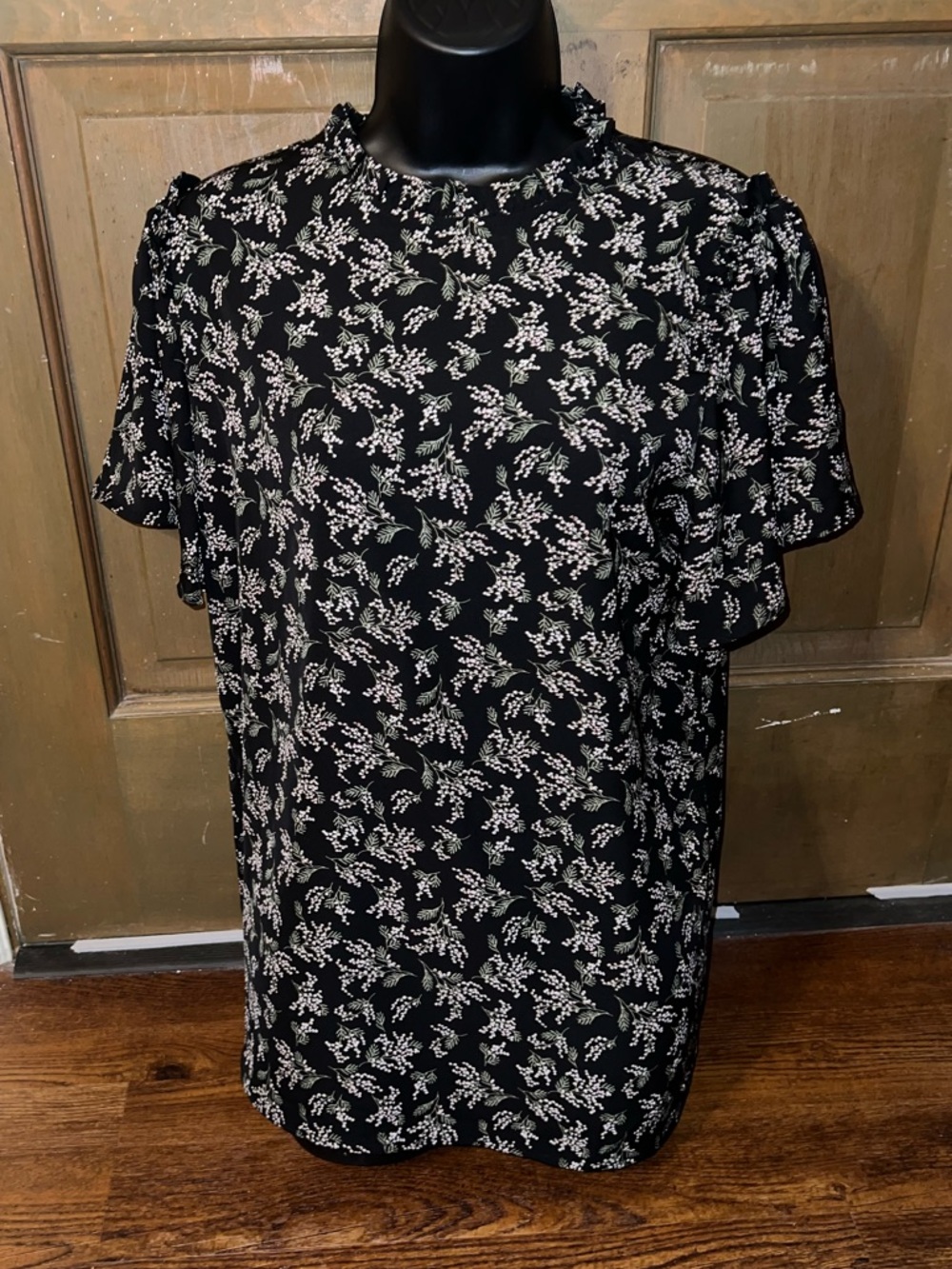 Darling Black Floral Ruffle Short Sleeve Boho Mock Neck Sheer Flowy Top Size L